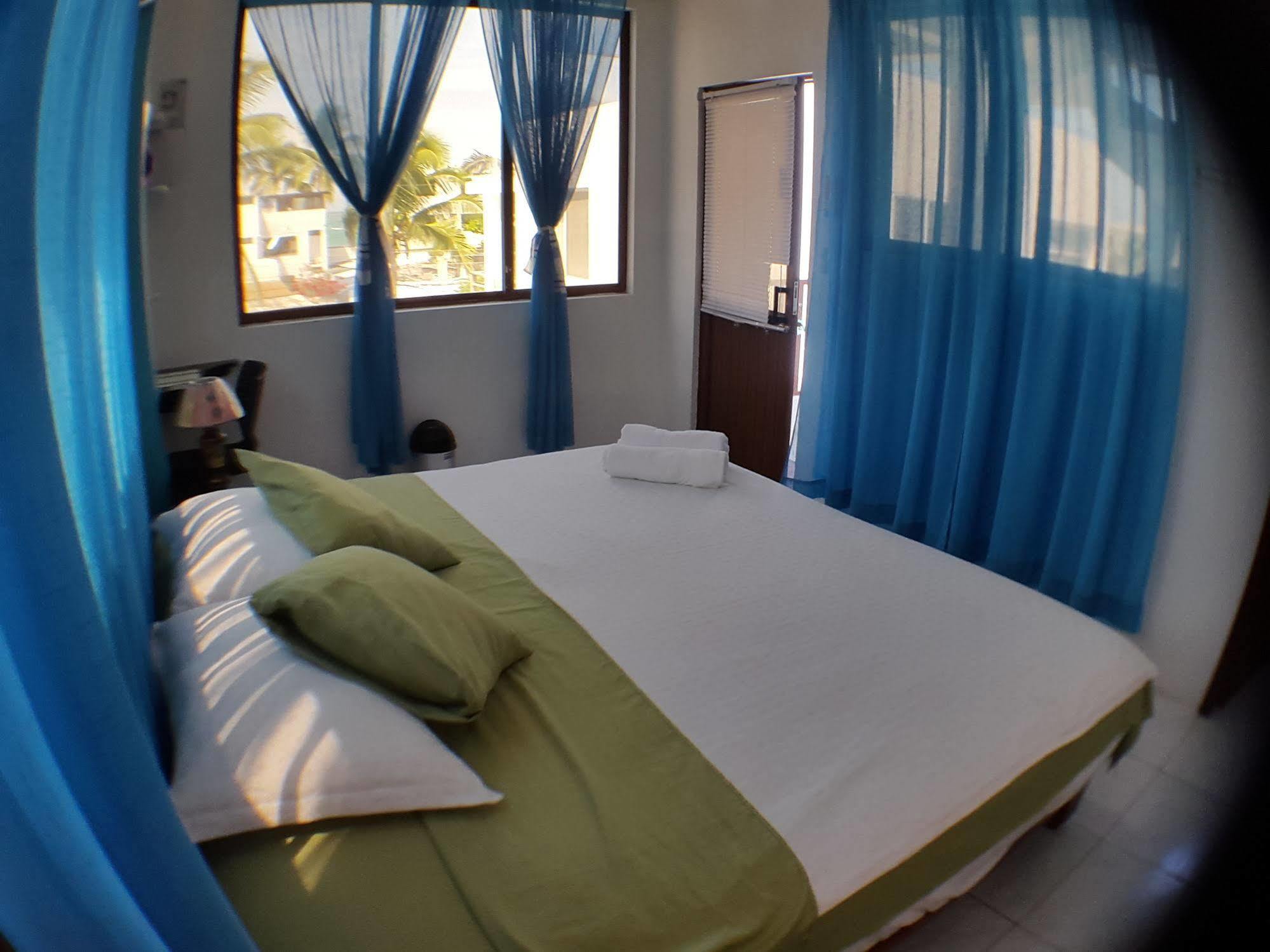 Sun Island Hotell Puerto Villamil Exteriör bild